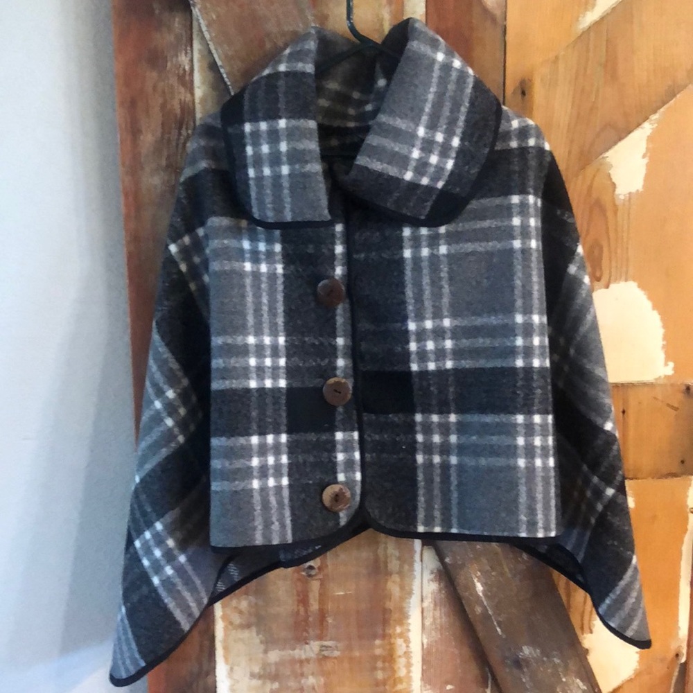 Wool poncho from Scheels-unknown brand